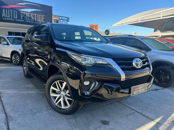 TOYOTA HILUX SW4 2.8 SRX 4X4 16V TURBO INTERCOOLER DIESEL 4P AUTOMÁTICO TOYOTA HILUX SW4 2.8 SRX 4X4 16V TURBO INTERCOOLER DIESEL 4P AUTOMÁTICO